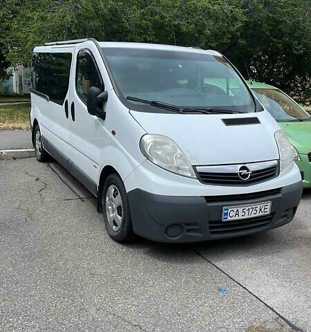 Білий Опель Віваро, об'ємом двигуна 2 л та пробігом 398 тис. км за 10500 $, фото 1 на Automoto.ua