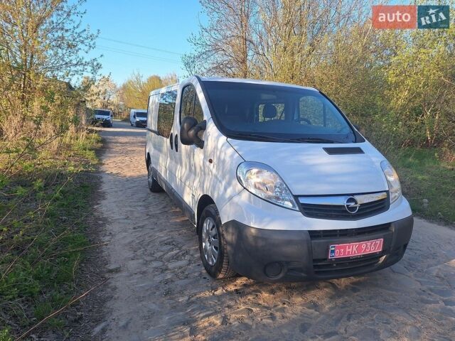 Белый Опель Виваро, объемом двигателя 2 л и пробегом 286 тыс. км за 12749 $, фото 1 на Automoto.ua