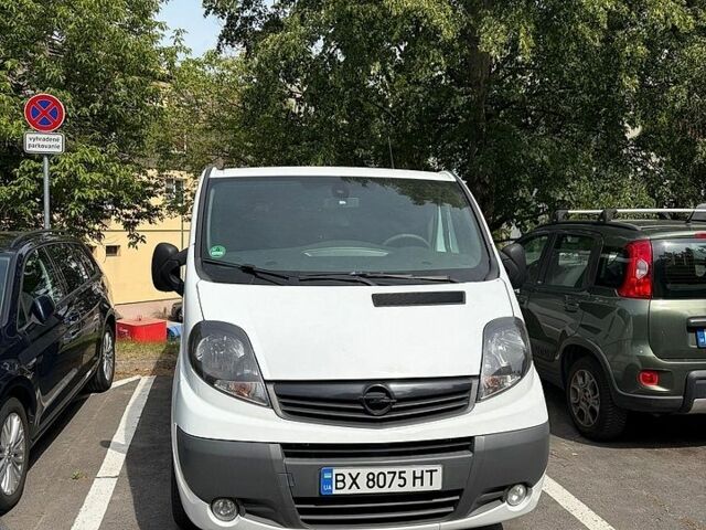 Белый Опель Виваро, объемом двигателя 2 л и пробегом 274 тыс. км за 14800 $, фото 1 на Automoto.ua