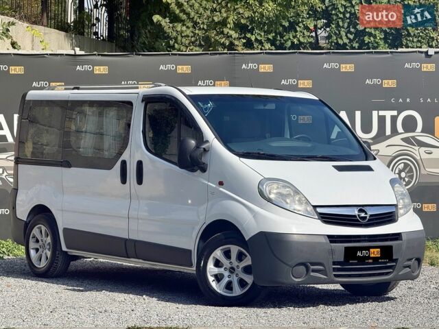 Білий Опель Віваро, об'ємом двигуна 2 л та пробігом 235 тис. км за 11500 $, фото 1 на Automoto.ua