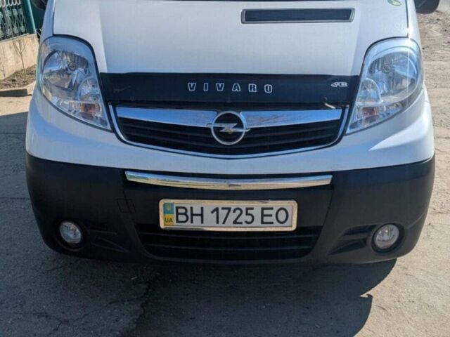 Белый Опель Виваро, объемом двигателя 2 л и пробегом 117 тыс. км за 16200 $, фото 1 на Automoto.ua
