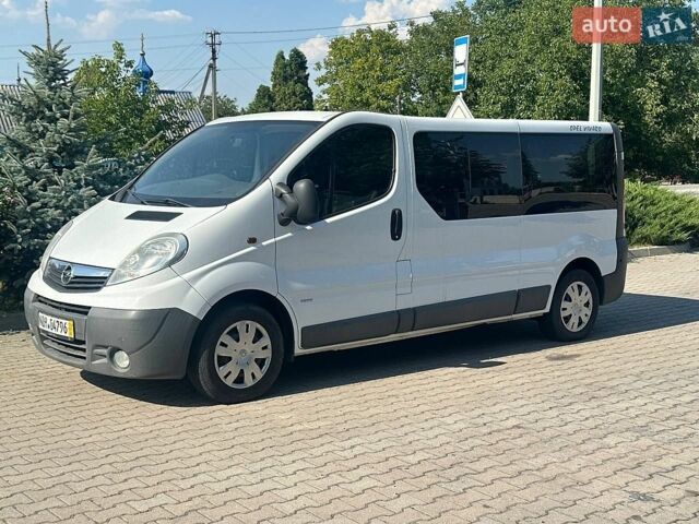 Білий Опель Віваро, об'ємом двигуна 2.5 л та пробігом 201 тис. км за 14600 $, фото 1 на Automoto.ua