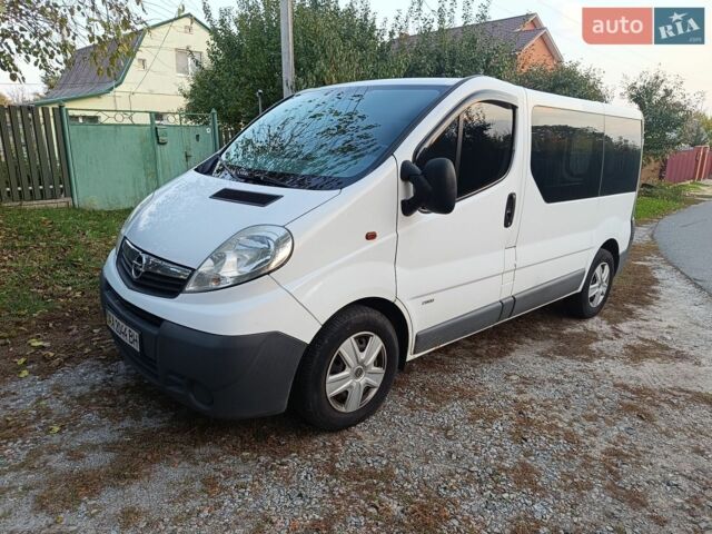 Белый Опель Виваро, объемом двигателя 2 л и пробегом 302 тыс. км за 10700 $, фото 1 на Automoto.ua