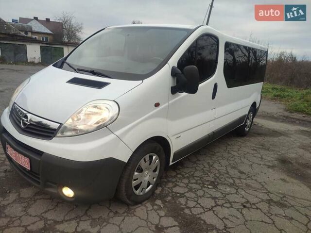 Білий Опель Віваро, об'ємом двигуна 2.5 л та пробігом 197 тис. км за 14600 $, фото 1 на Automoto.ua