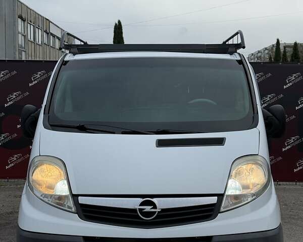 Опель Віваро 2011 у Сумах на Automoto.ua Білий Опель Віваро, об'ємом двигуна 2 л та пробігом 294 тис. км за 10800 $, фото 1 на Automoto.ua