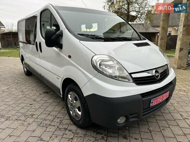 Белый Опель Виваро, объемом двигателя 2 л и пробегом 284 тыс. км за 13500 $, фото 1 на Automoto.ua