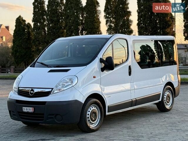 Белый Опель Виваро, объемом двигателя 2 л и пробегом 175 тыс. км за 14900 $, фото 1 на Automoto.ua