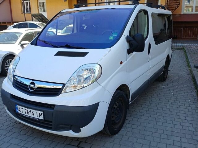 Белый Опель Виваро, объемом двигателя 2 л и пробегом 314 тыс. км за 13300 $, фото 1 на Automoto.ua