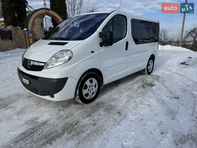 Білий Опель Віваро, об'ємом двигуна 2 л та пробігом 178 тис. км за 16300 $, фото 1 на Automoto.ua