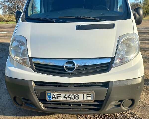 Белый Опель Виваро, объемом двигателя 2 л и пробегом 290 тыс. км за 8500 $, фото 1 на Automoto.ua