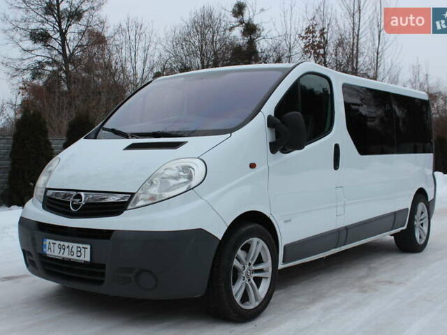 Белый Опель Виваро, объемом двигателя 2 л и пробегом 300 тыс. км за 13495 $, фото 1 на Automoto.ua