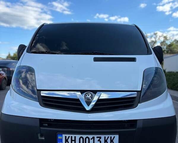 Белый Опель Виваро, объемом двигателя 2 л и пробегом 243 тыс. км за 11200 $, фото 1 на Automoto.ua