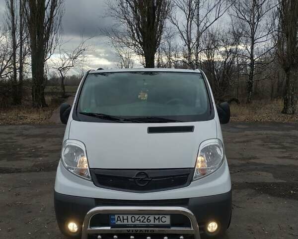 Белый Опель Виваро, объемом двигателя 2 л и пробегом 255 тыс. км за 10500 $, фото 1 на Automoto.ua