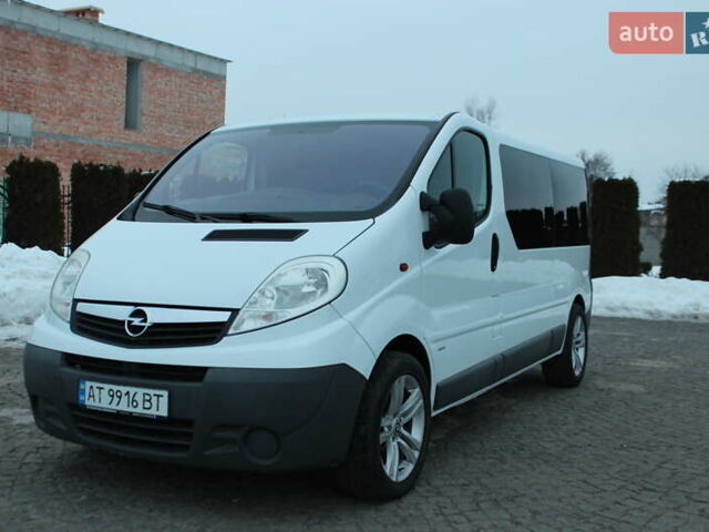 Белый Опель Виваро, объемом двигателя 2 л и пробегом 299 тыс. км за 13550 $, фото 1 на Automoto.ua