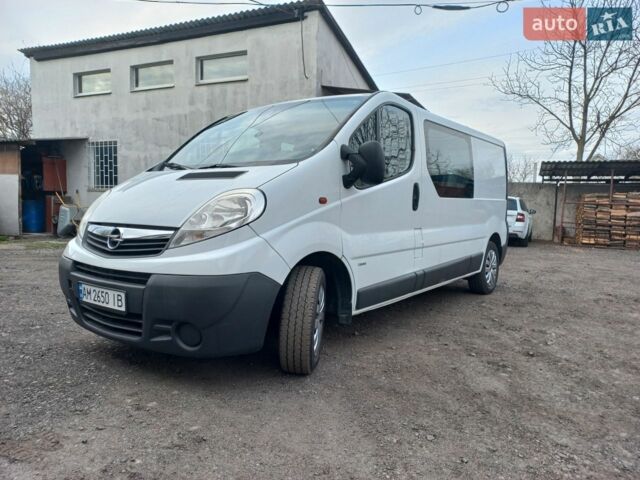 Белый Опель Виваро, объемом двигателя 2 л и пробегом 270 тыс. км за 12800 $, фото 1 на Automoto.ua