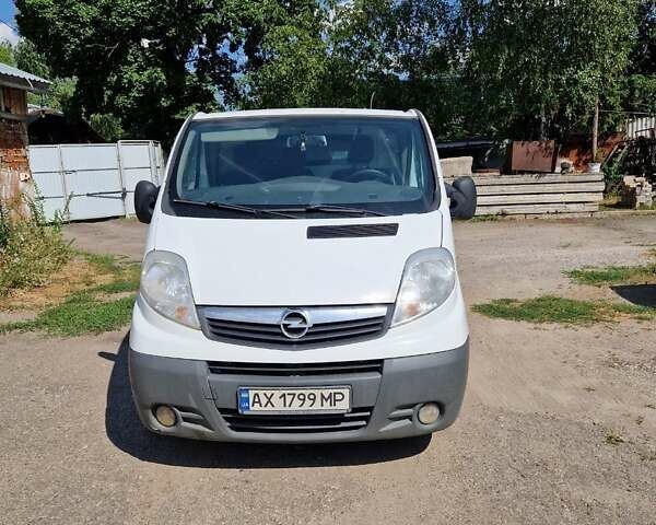 Белый Опель Виваро, объемом двигателя 2 л и пробегом 306 тыс. км за 8000 $, фото 1 на Automoto.ua