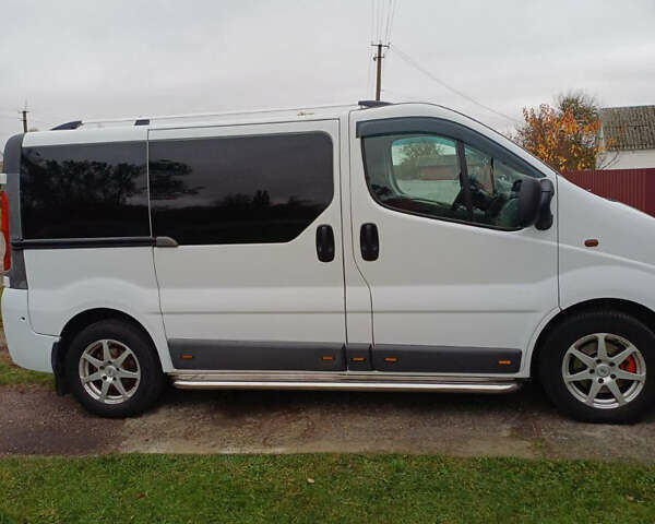 Опель Виваро 2013 в Ровно на Automoto.ua Белый Опель Виваро, объемом двигателя 2 л и пробегом 251 тыс. км за 14500 $, фото 1 на Automoto.ua