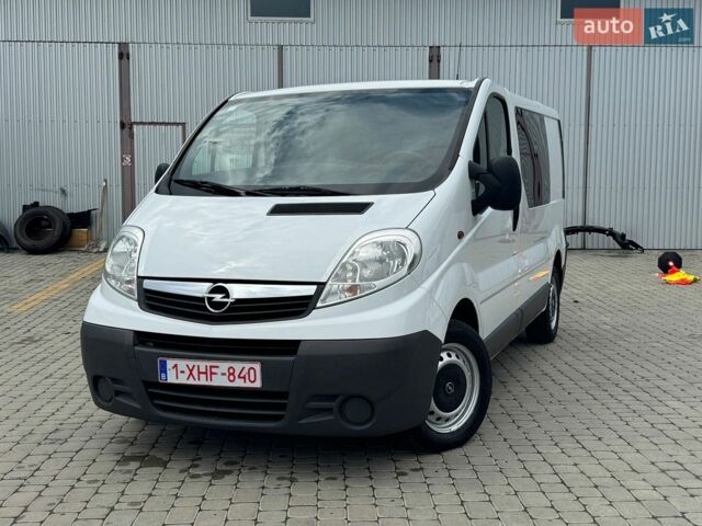 Белый Опель Виваро, объемом двигателя 2 л и пробегом 235 тыс. км за 12950 $, фото 1 на Automoto.ua