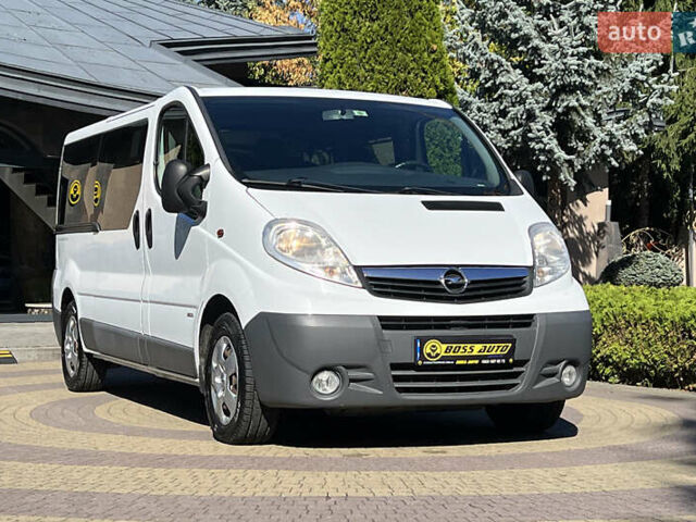 Белый Опель Виваро, объемом двигателя 2 л и пробегом 225 тыс. км за 13999 $, фото 1 на Automoto.ua