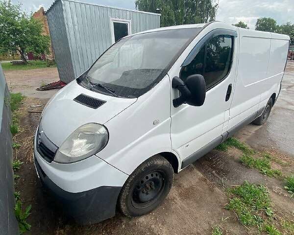 Белый Опель Виваро, объемом двигателя 2 л и пробегом 355 тыс. км за 9800 $, фото 1 на Automoto.ua