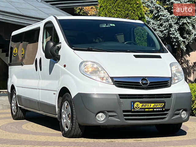 Белый Опель Виваро, объемом двигателя 2 л и пробегом 225 тыс. км за 13999 $, фото 1 на Automoto.ua