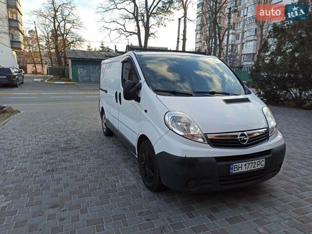 Белый Опель Виваро, объемом двигателя 2 л и пробегом 230 тыс. км за 10550 $, фото 1 на Automoto.ua