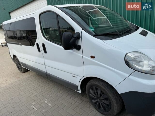 Білий Опель Віваро, об'ємом двигуна 2 л та пробігом 302 тис. км за 12800 $, фото 1 на Automoto.ua