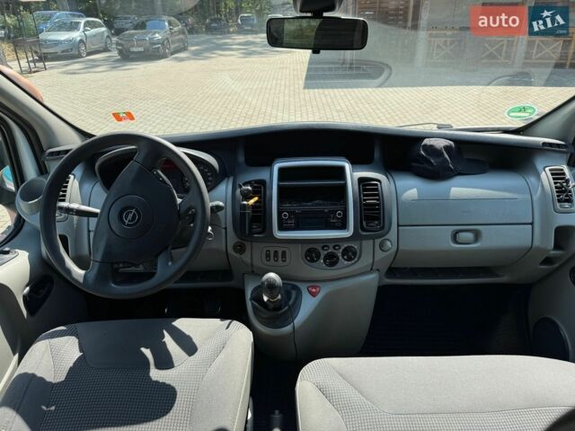 Білий Опель Віваро, об'ємом двигуна 2 л та пробігом 310 тис. км за 12200 $, фото 1 на Automoto.ua