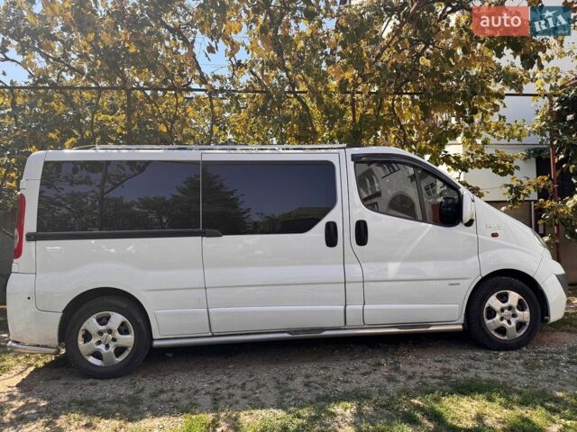 Білий Опель Віваро, об'ємом двигуна 2 л та пробігом 346 тис. км за 12000 $, фото 1 на Automoto.ua