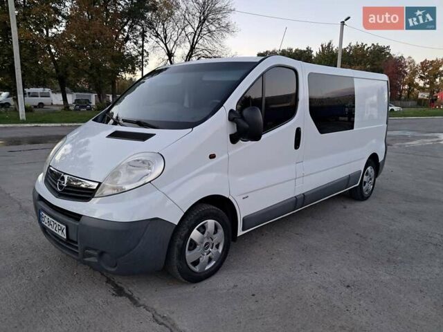 Белый Опель Виваро, объемом двигателя 2 л и пробегом 280 тыс. км за 12900 $, фото 1 на Automoto.ua