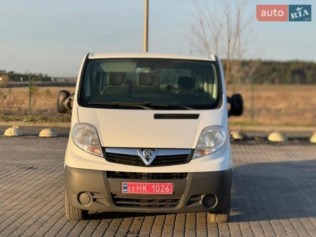 Білий Опель Віваро, об'ємом двигуна 2 л та пробігом 160 тис. км за 13131 $, фото 1 на Automoto.ua