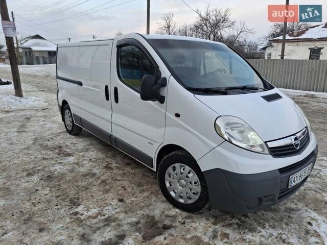 Белый Опель Виваро, объемом двигателя 2 л и пробегом 224 тыс. км за 9800 $, фото 1 на Automoto.ua