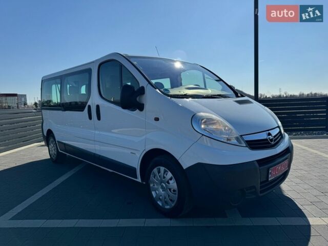 Белый Опель Виваро, объемом двигателя 2 л и пробегом 300 тыс. км за 14200 $, фото 1 на Automoto.ua