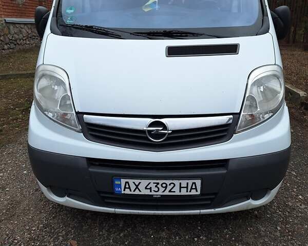 Белый Опель Виваро, объемом двигателя 2 л и пробегом 374 тыс. км за 14500 $, фото 1 на Automoto.ua