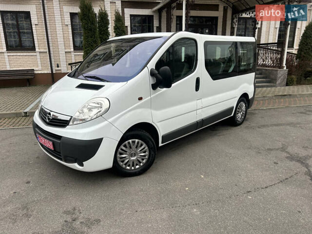 Белый Опель Виваро, объемом двигателя 2 л и пробегом 198 тыс. км за 15399 $, фото 1 на Automoto.ua