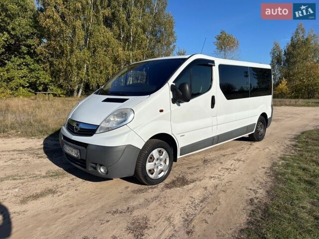 Білий Опель Віваро, об'ємом двигуна 2 л та пробігом 250 тис. км за 12000 $, фото 1 на Automoto.ua