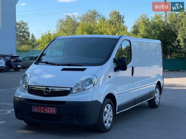 Белый Опель Виваро, объемом двигателя 2 л и пробегом 250 тыс. км за 12200 $, фото 1 на Automoto.ua