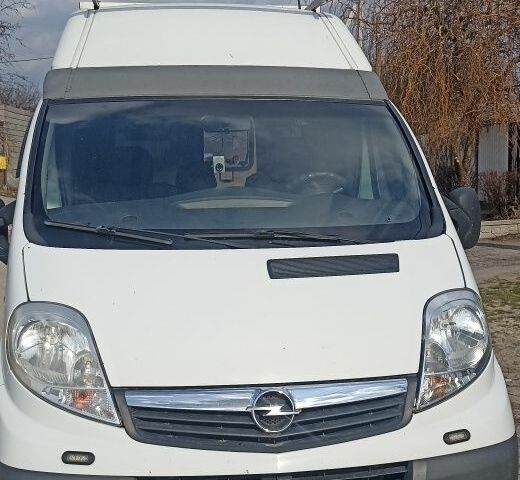 Білий Опель Віваро, об'ємом двигуна 2 л та пробігом 179 тис. км за 12500 $, фото 1 на Automoto.ua