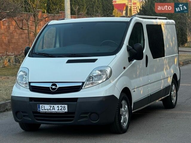 Белый Опель Виваро, объемом двигателя 2 л и пробегом 187 тыс. км за 14888 $, фото 1 на Automoto.ua