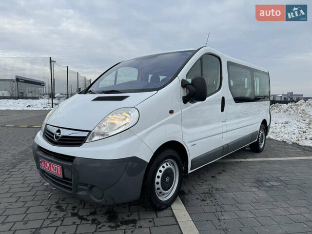 Білий Опель Віваро, об'ємом двигуна 2 л та пробігом 300 тис. км за 14350 $, фото 1 на Automoto.ua