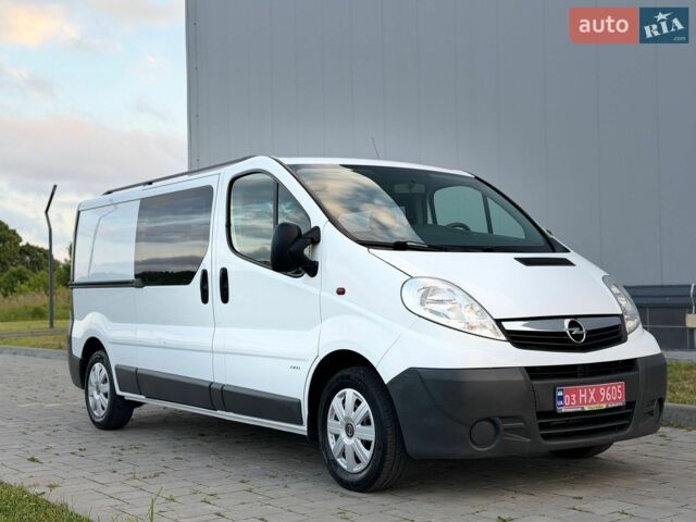 Білий Опель Віваро, об'ємом двигуна 2 л та пробігом 317 тис. км за 14950 $, фото 1 на Automoto.ua
