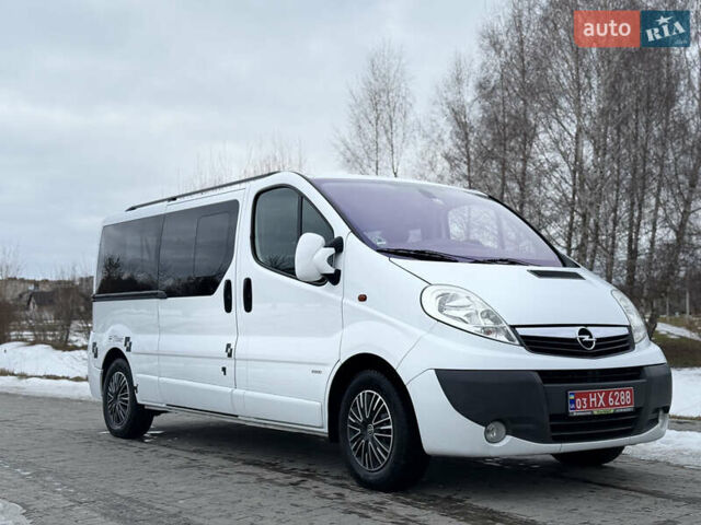 Білий Опель Віваро, об'ємом двигуна 2 л та пробігом 292 тис. км за 16850 $, фото 1 на Automoto.ua