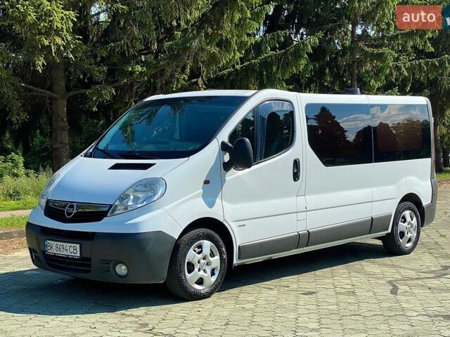 Білий Опель Віваро, об'ємом двигуна 2 л та пробігом 298 тис. км за 12200 $, фото 1 на Automoto.ua