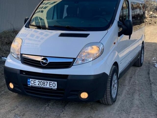 Белый Опель Виваро, объемом двигателя 2 л и пробегом 268 тыс. км за 15100 $, фото 1 на Automoto.ua