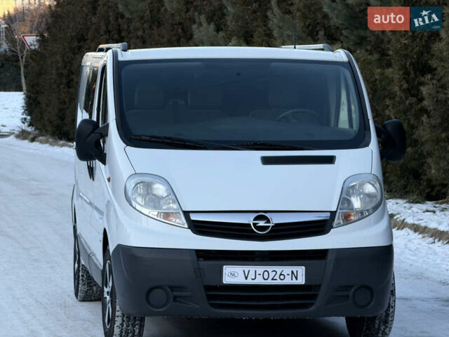 Білий Опель Віваро, об'ємом двигуна 2 л та пробігом 187 тис. км за 15300 $, фото 1 на Automoto.ua