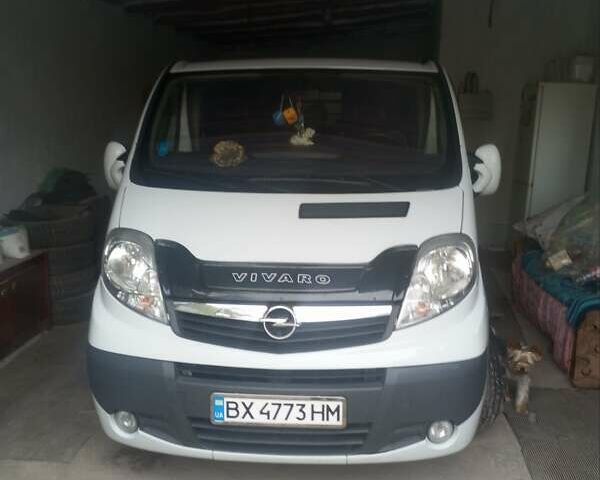 Білий Опель Віваро, об'ємом двигуна 2 л та пробігом 272 тис. км за 14600 $, фото 1 на Automoto.ua