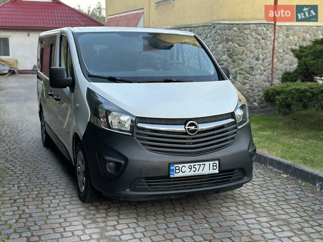 Белый Опель Виваро, объемом двигателя 1.6 л и пробегом 215 тыс. км за 17450 $, фото 1 на Automoto.ua