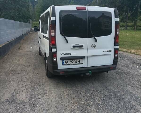 Белый Опель Виваро, объемом двигателя 1.6 л и пробегом 300 тыс. км за 14000 $, фото 1 на Automoto.ua