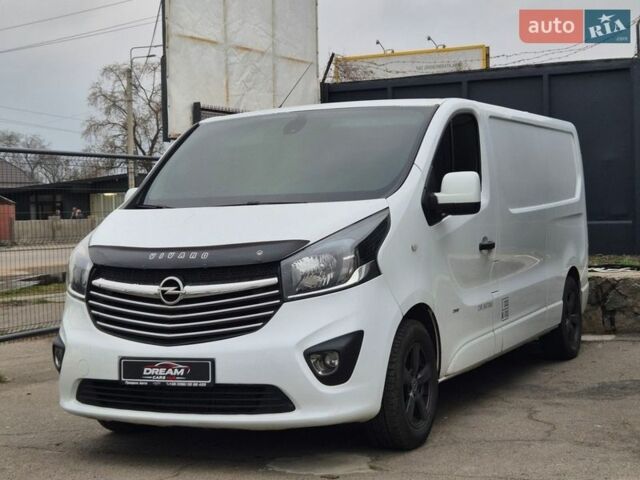 Белый Опель Виваро, объемом двигателя 1.6 л и пробегом 220 тыс. км за 12500 $, фото 1 на Automoto.ua