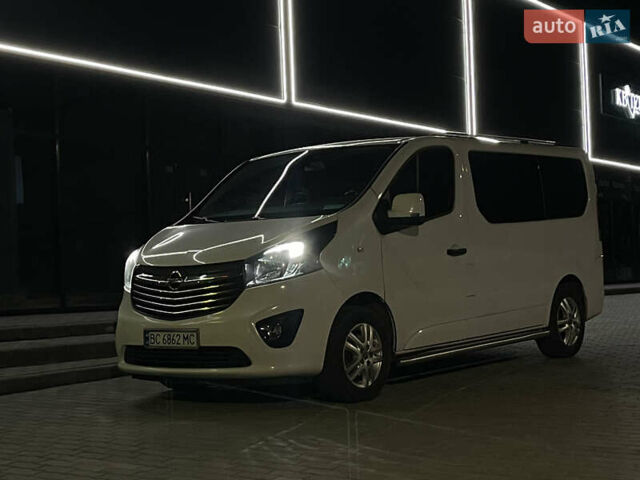 Белый Опель Виваро, объемом двигателя 1.6 л и пробегом 235 тыс. км за 14700 $, фото 1 на Automoto.ua